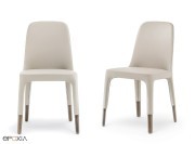 Chaises Ester cuir, piètement laiton