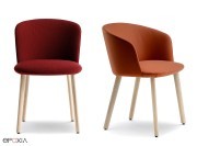 Chaise et fauteuil Nym Soft tapissés, pieds bois
