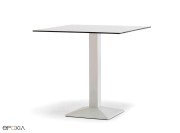 Table carrée Quadra, hauteur 73 cm, plateau Compact chant noir