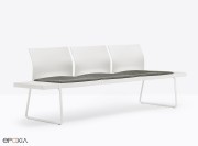 Banc Plural, 3 assises sur poutre avec placet d'assise, structure epoxy blanc