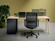 Bureau design Polare avec pieds bois, sur caisson porteur