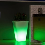 Grand pot lumineux Cono Cuadrado Alto blanc avec éclairage vert