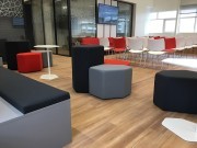 Salle de réunion avec mobilier modulaire