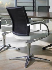 fauteuil de réunion Orbit Network avec piètement en croix