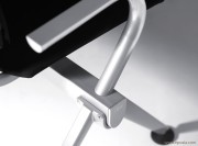 Détail et finition du piètement de la chaise sur poutre Bio