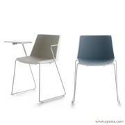 Chaises Aiku par Jean-Marie Massaud pied traineau laqué blanc mat