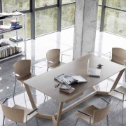 Sièges de réunion Slam bois 2D avec accoudoirs et pietement alu poli