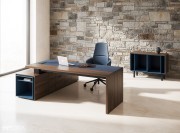 Bureau direction Sile sur desserte porteuse, avec insert cuir bleu