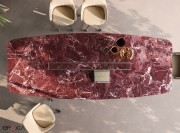 Détail du plateau en verre imprimé Marbre rouge Lepanto brillant