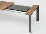Table à rallonges Nori, plateau Teck et rallonges en aluminium gris Loundra