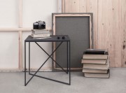 Table basse Dot S, pied métal et plateau aluminium noir