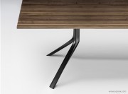 Table bois massif pieds aluminium noir Oops