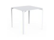 Table outdoor Quartz carrée Outdoor de chez Vondom, plateau en HPL Full White
