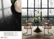 Table ronde plateau marbre noir, avec fauteuils P47