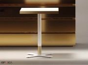 Table de restaurant carrée, pied Dupex Petal blanc et or