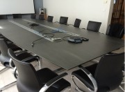 Table de réunion Intensive 12 personnes, avec grandes goulottes electrification
