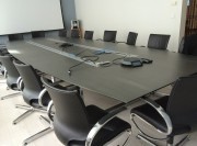 Table de réunion Intensive, chaises de réunion InTouch par Dauphin