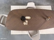 Dolmen - table de travail forme organique, placage noyer façon chevrons