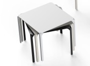 Table empilable carrée Quartz de chez Vomdom blanche, écrue ou noire en finition HPL