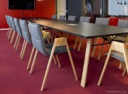 Table de réunion Lab pieds bois plateau noir