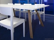 Table de réunion Lab pieds bois plateau blanc