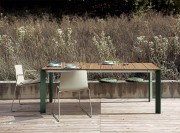 Table indoor ou outdoor Nori, plateau Teck, pieds aluminium vert olive