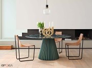 Table Plissé, plateau rond en marbre vert, piètement métal vert assorti