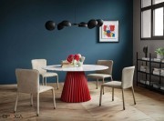 Table ronde Plissé, pied métal rouge et plateau marbre blanc