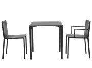 Ensemble de jardin Quartz de chez Vondom table carrée en HPL noir et chaises assorties
