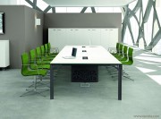 Table de réunion X8 avec pied intermédiaire passe-câbles