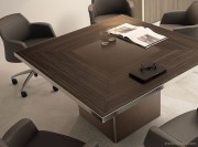 Table de réunion carrée effet cuir Athos