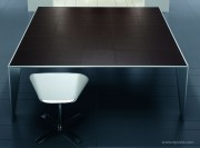 Table de réunion carrée collection Eracle cuir marron