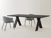 Table de réunion Artful, finition chêne laqué noir
