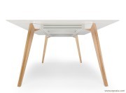 La table Bevel est dotée d'une structure aluminium très robuste