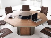 Table de réunion Lloyd octogonale en bois, insert central en cuir avec électrification