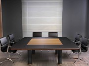 Table de réunion carrée EMG cuir avec insert central bois