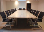 Table de réunion Intensive, fauteuils Ciello
