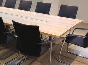 Table de réunion Intensive, fauteuils Ciello