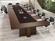 Table de réunion Oasi, plateau bi-matière. Piètement panneau métal