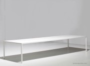 Table de réunion Tense monomatière en résine acrylique blanche