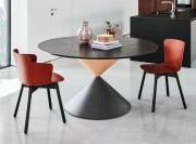 Table Clessidra pied métal bicolore, plateau placage bois teinté noir