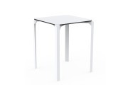 Table carrée Quartz de chez Vondom, plateau HPL blanc à bord noir