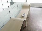 Tables hautes avec plateaux intermédiaires Client