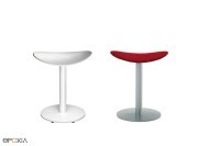 Tabouret bas Coma, piètement tube en acier laqué, assise en tissu ou polypro