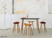 Tabouret bas Coma Wood, assise tissu