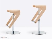 Tabouret de bar Woody 495 réglable en hauteur par vérin à gaz, base chrome brillant