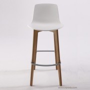 Tabouret de bar Lottus Wood, assise coque polypropylène blanche