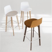 Tabourets de bar Lottus Wood, différentes finitions