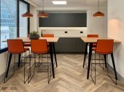 Tabouret Finn pieds métal noirs