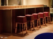 Tabourets de bar Abisko 75, pieds bois 